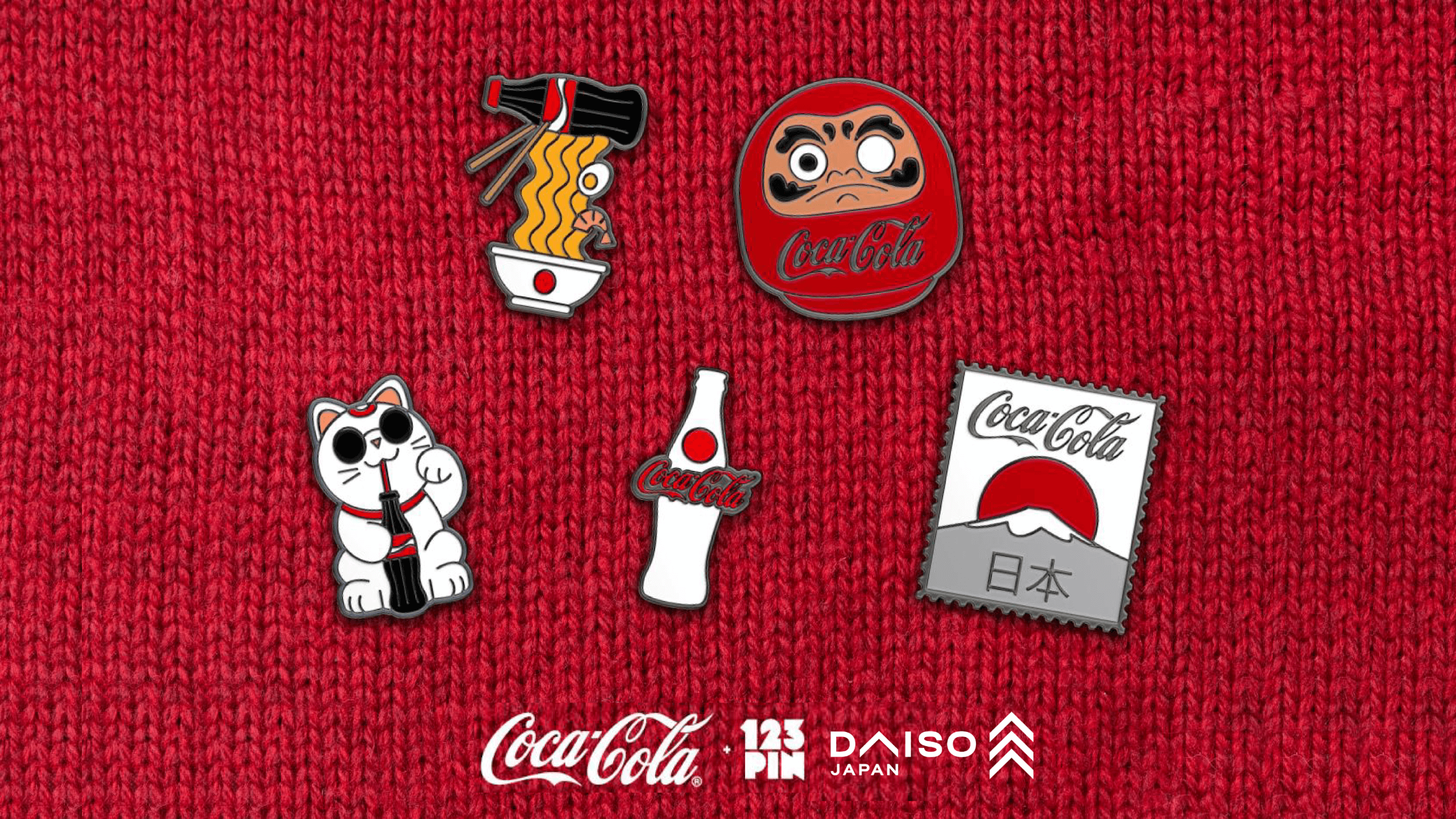 Na compra de três unidades de Coca-Cola na Daiso, você leva um PIN colecionável para casa